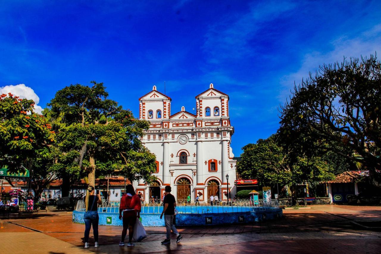 Hotel Real Guatapé エクステリア 写真