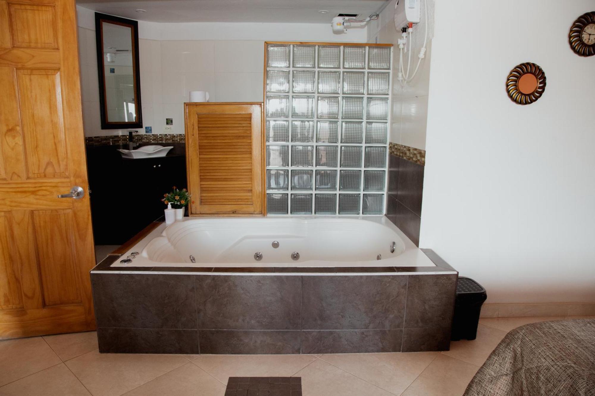 Hotel Real Guatapé エクステリア 写真